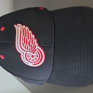 😃Licensed REEBOK NHL DETROIT RED WINGS CAP